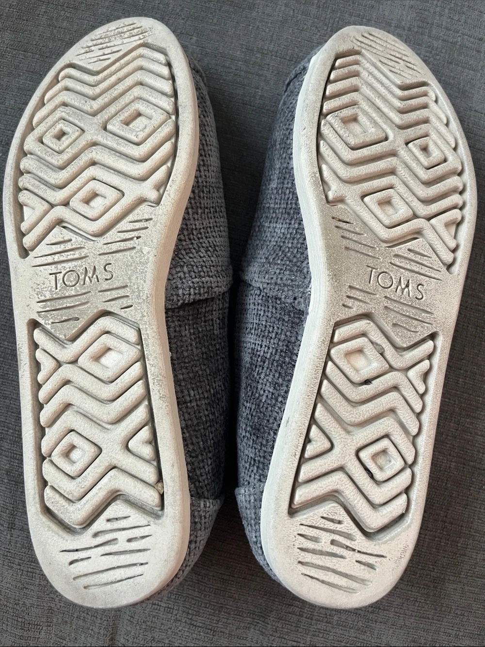 Toms Women’s textured Gray Woven Slip-On flats faux fur lined size 7 Excellent